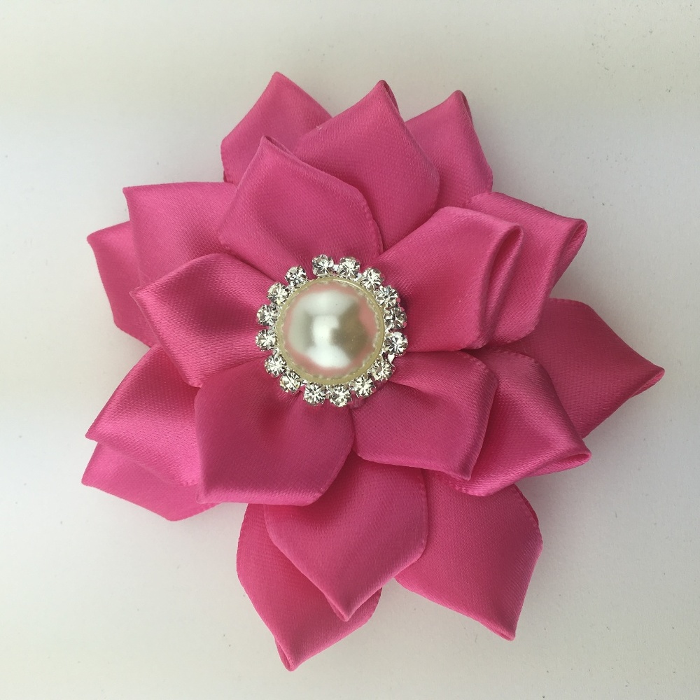 NWOT GIRLS HAIR CLIP with CENTERED PEARL RHINESTONES